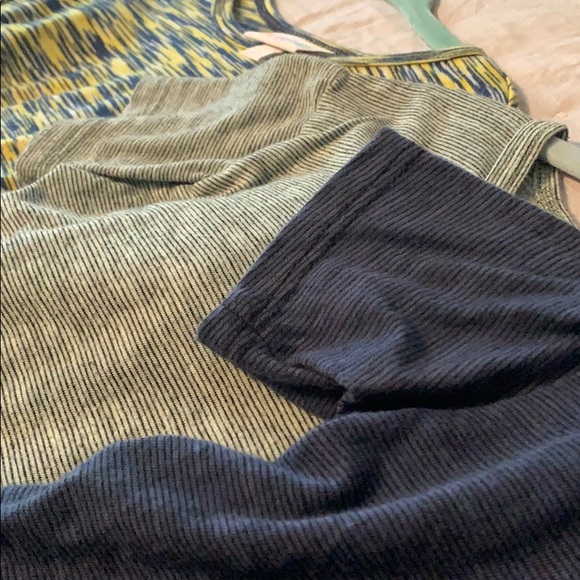 LuLaRoe Gracie Top size 2 - Picture 5 of 5